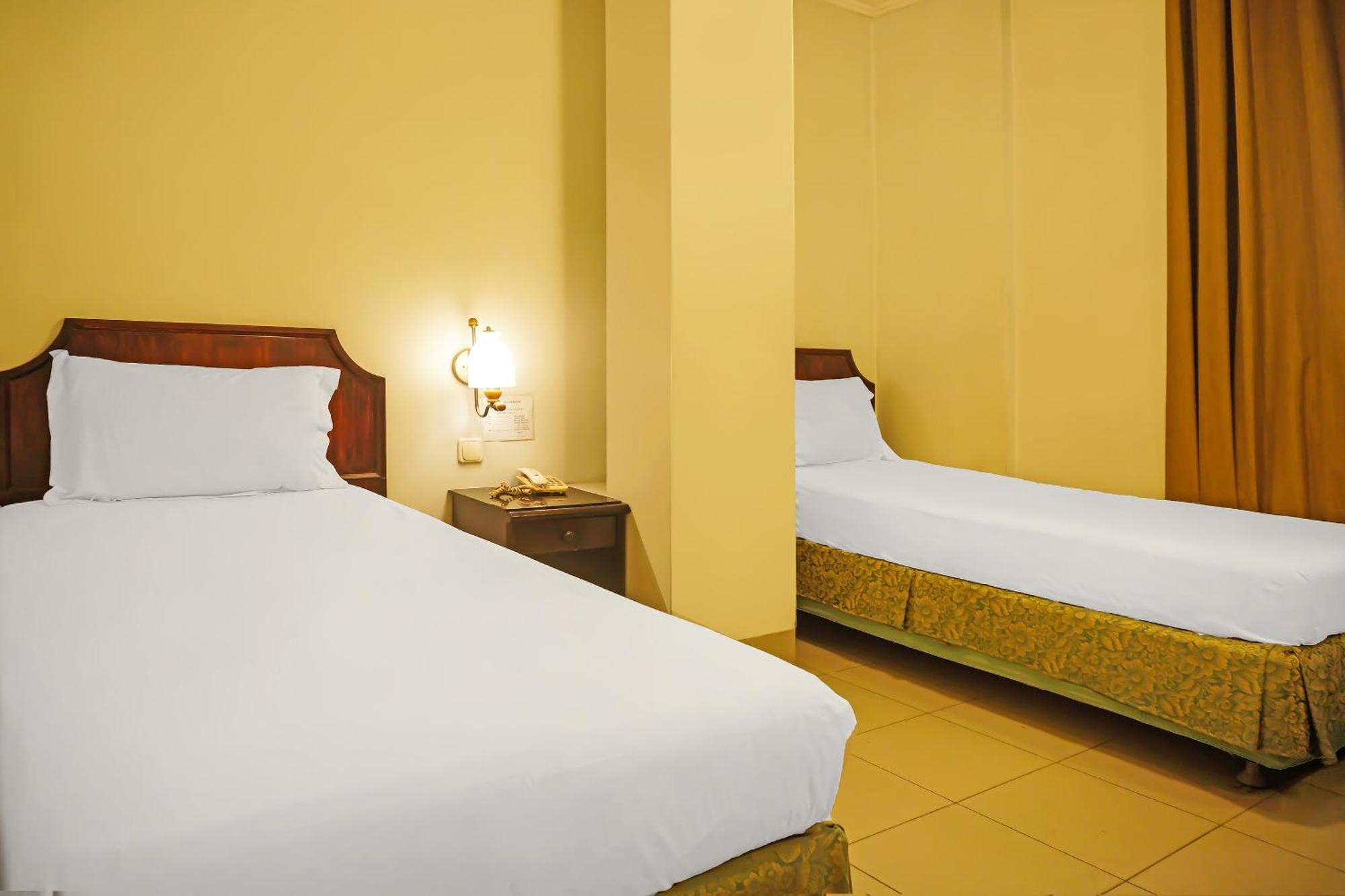 Super Oyo Collection O 92690 Hotel Limas 巨港 外观 照片