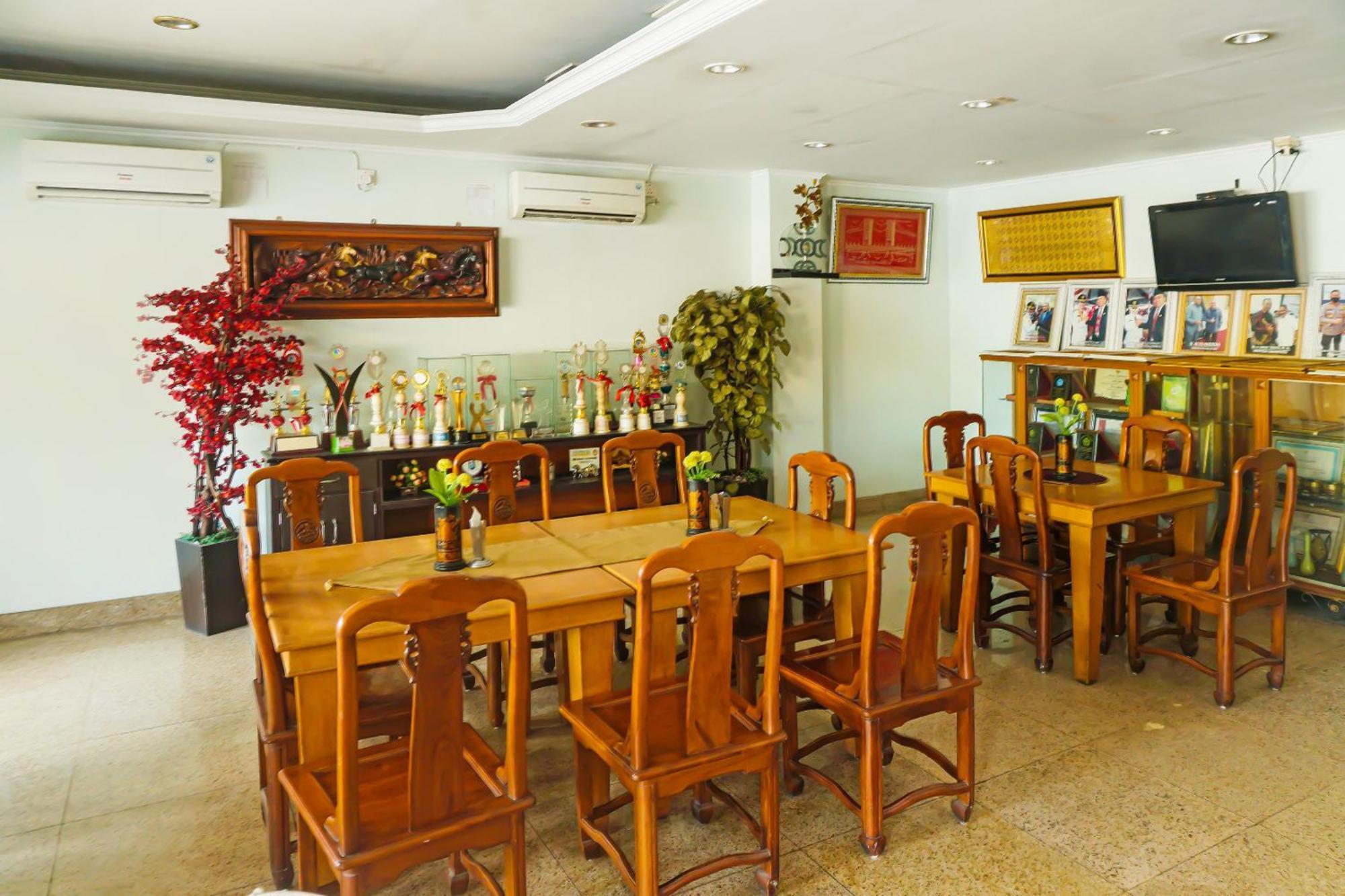 Super Oyo Collection O 92690 Hotel Limas 巨港 外观 照片